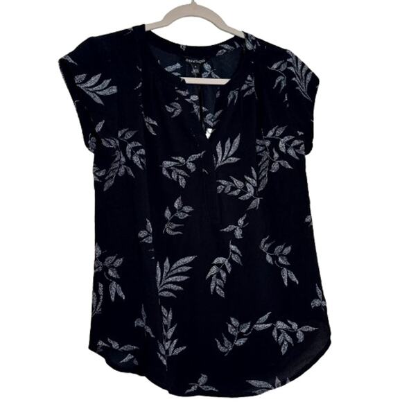 41 Hawthorn Women’s Split Neck Short Sleeve Blouse Black Leaf Print NWT Small - Picture 2 of 7